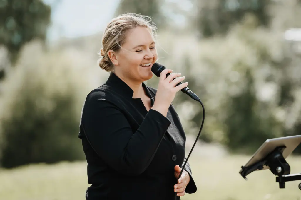 Freie Trauung, Live Musik Hochzeit, Hochzeitssängerin, Hochzeitsfotograf, Hochzeitsmomente, Straubing, Hochzeit Bayern, Heiraten im Bayerischen Wald